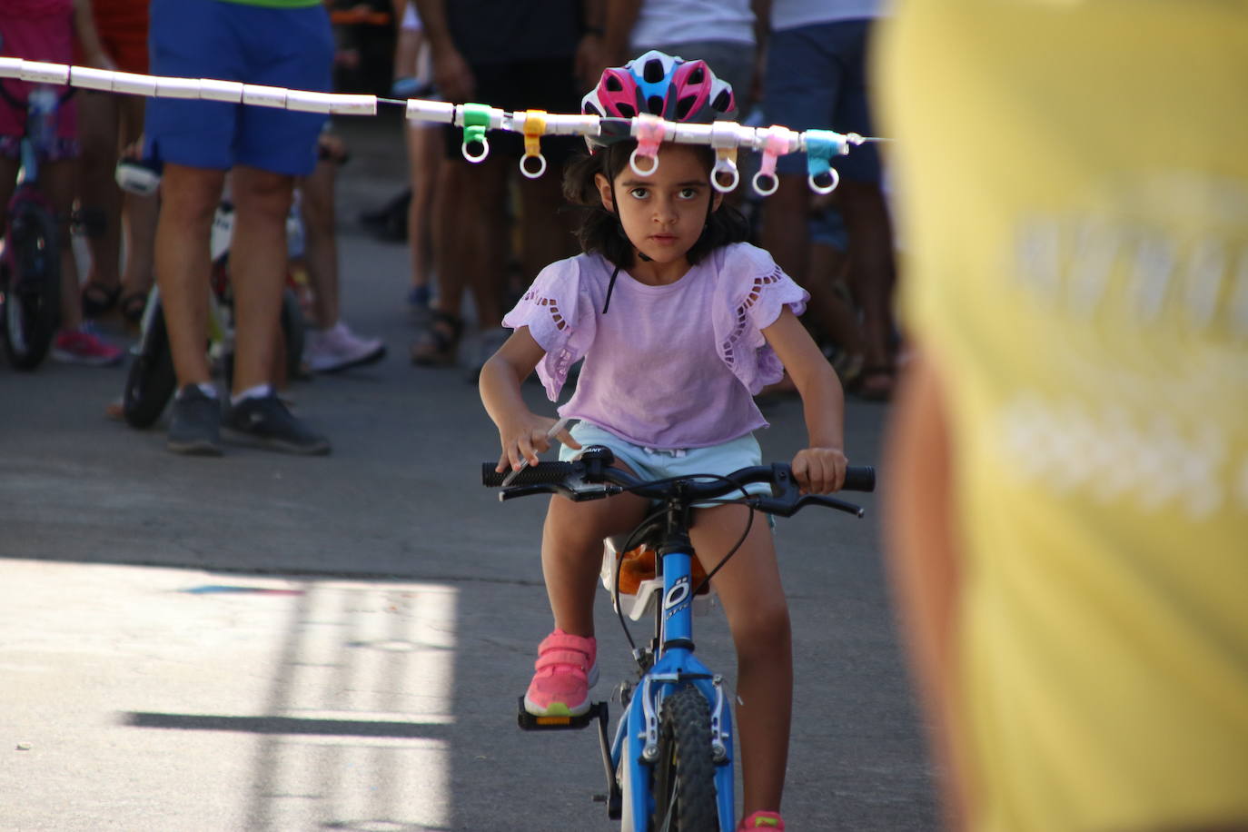 Fotos: Los más pequeños disfrutan con los juegos tradicionales en la «velá» del barrio de los Santos Mártires