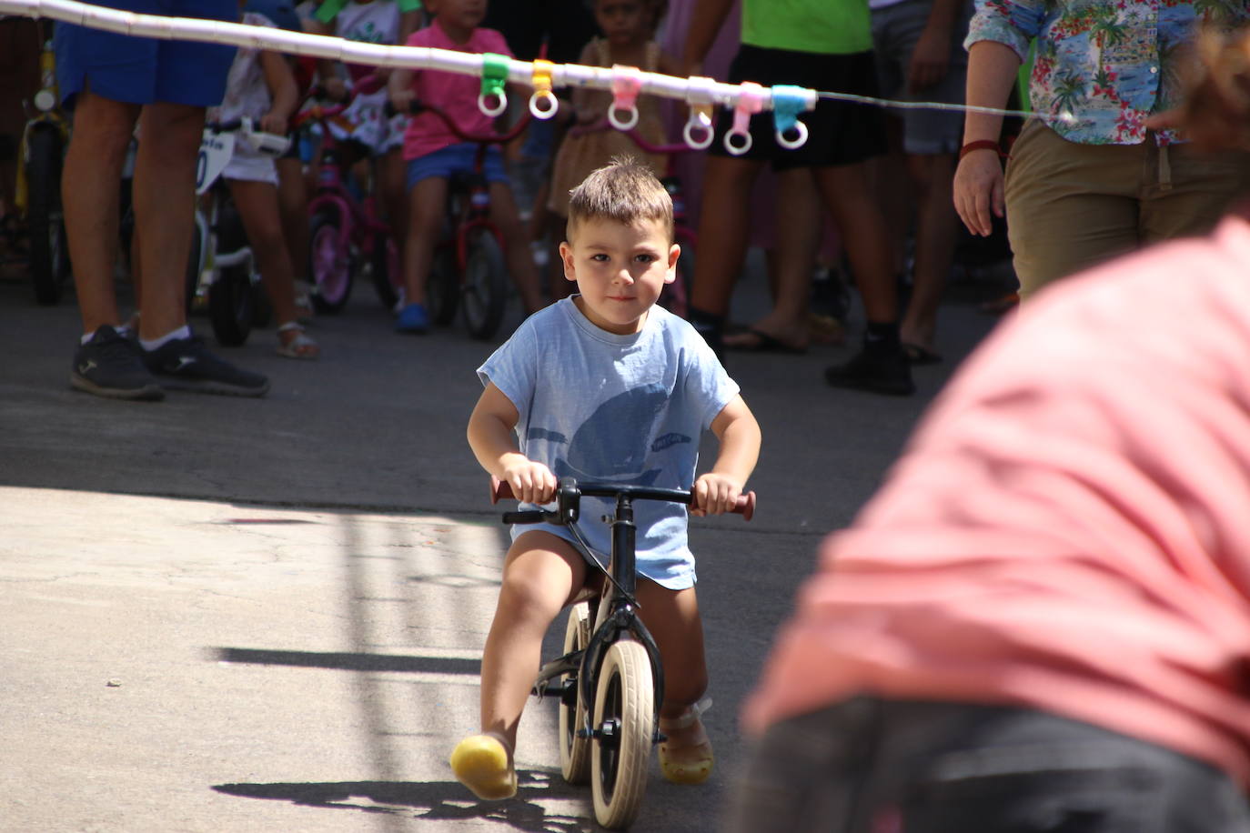 Fotos: Los más pequeños disfrutan con los juegos tradicionales en la «velá» del barrio de los Santos Mártires
