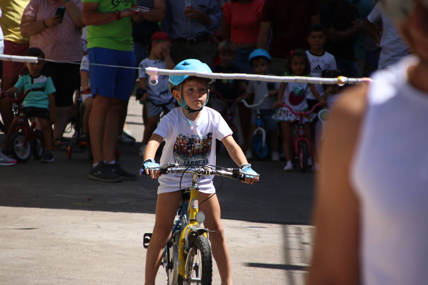 Fotos: Los más pequeños disfrutan con los juegos tradicionales en la «velá» del barrio de los Santos Mártires