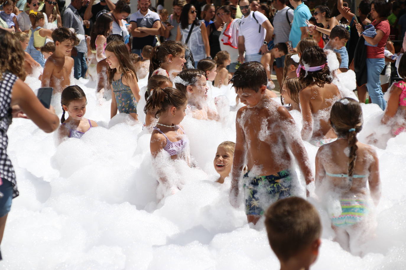 Fotos: Los más pequeños disfrutan con los juegos tradicionales en la «velá» del barrio de los Santos Mártires