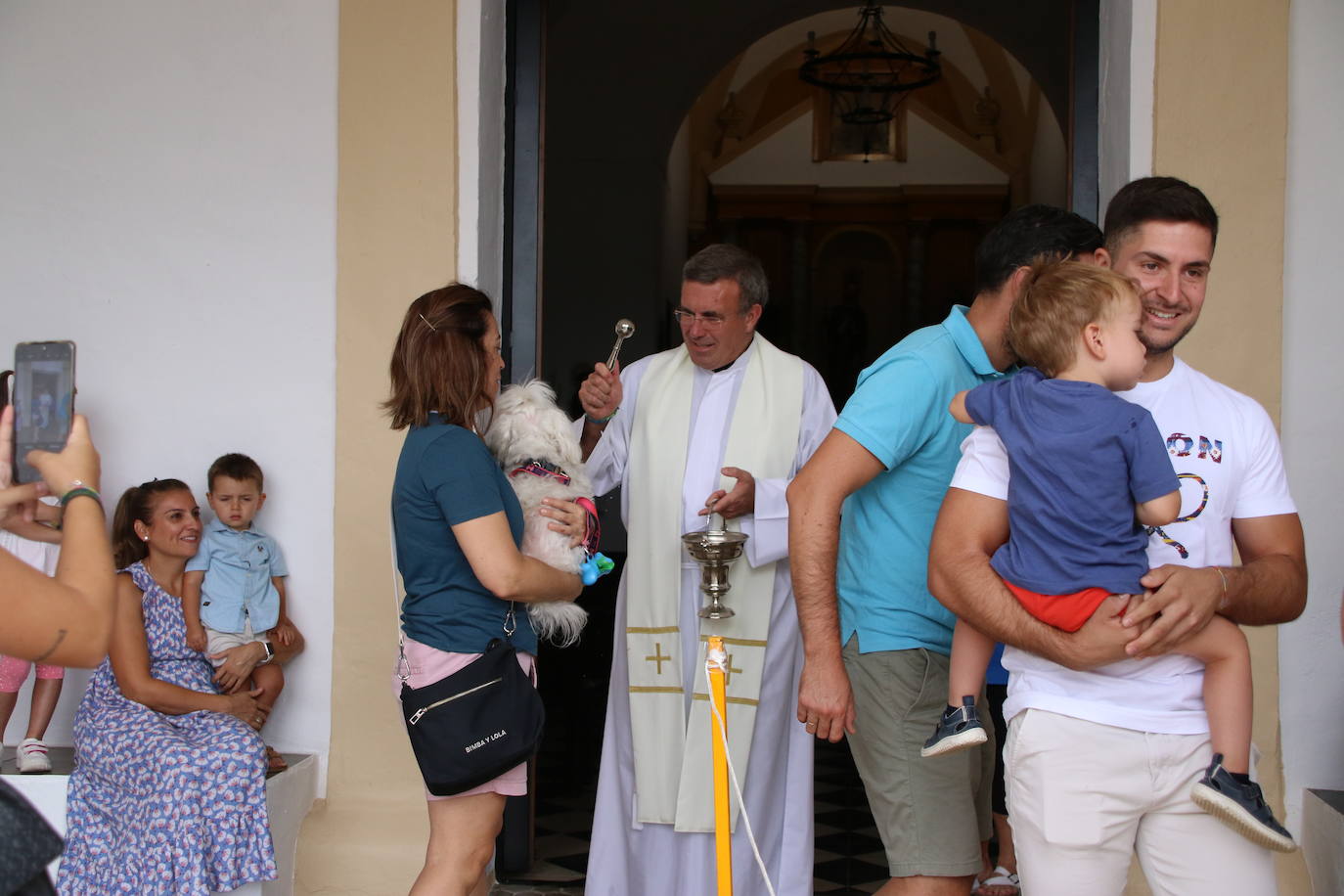 Fotos: La «velá» del barrio de San Roque continúa con la tradicional bendición de animales y los juegos infantiles