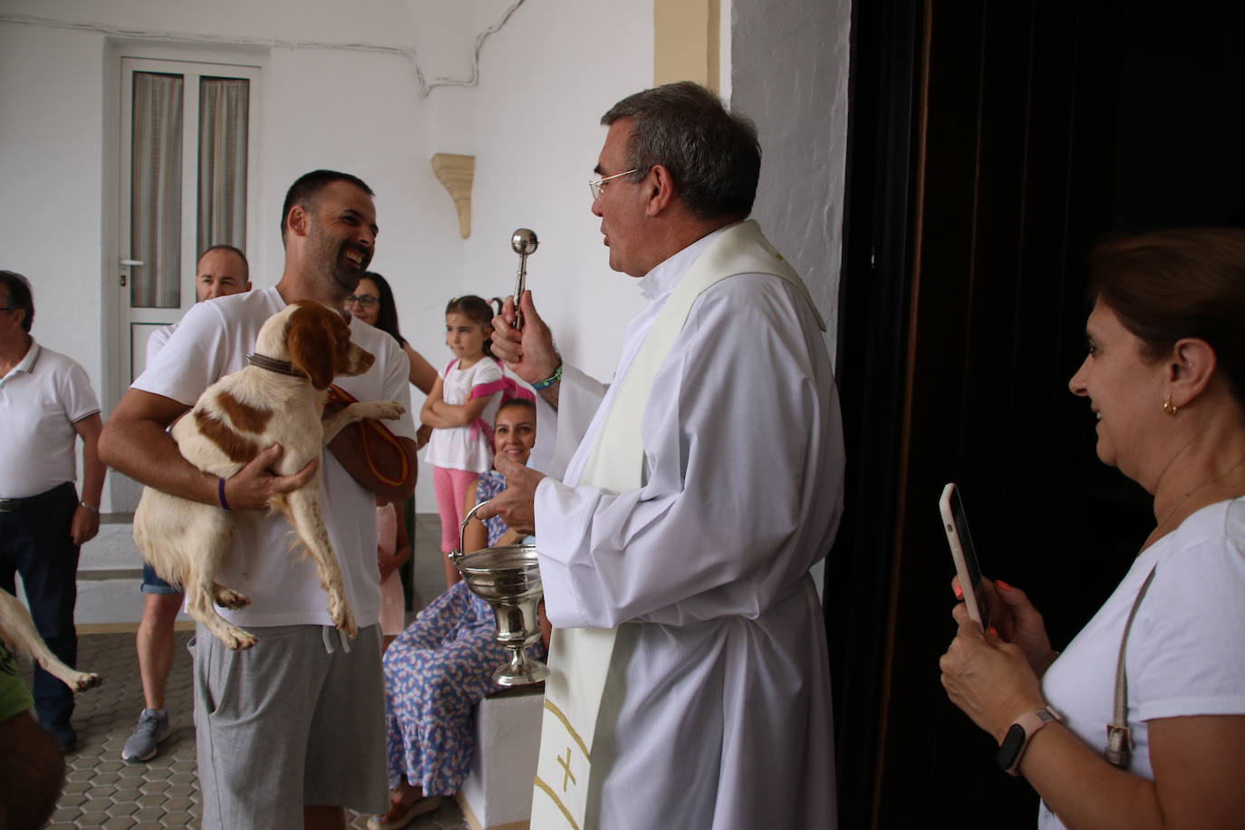Fotos: La «velá» del barrio de San Roque continúa con la tradicional bendición de animales y los juegos infantiles