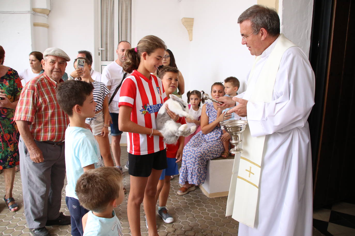 Fotos: La «velá» del barrio de San Roque continúa con la tradicional bendición de animales y los juegos infantiles
