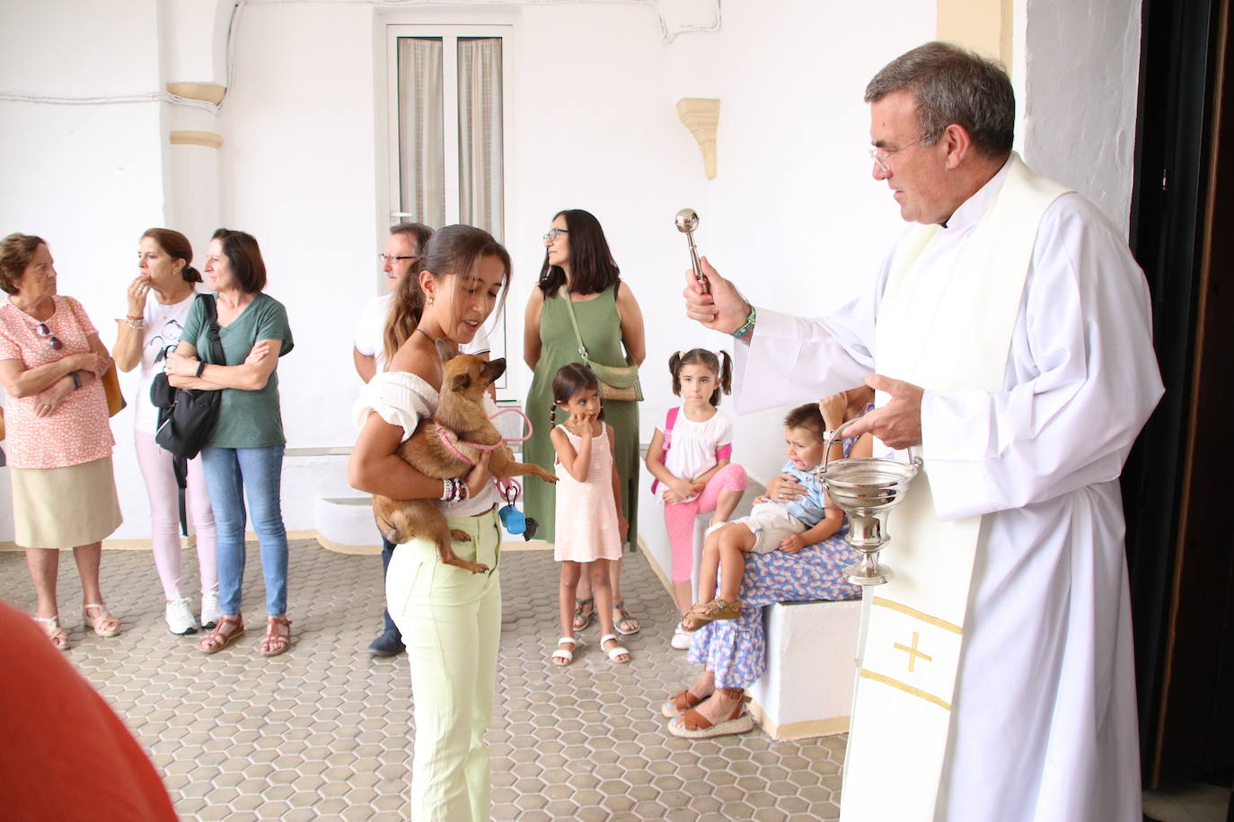 Fotos: La «velá» del barrio de San Roque continúa con la tradicional bendición de animales y los juegos infantiles
