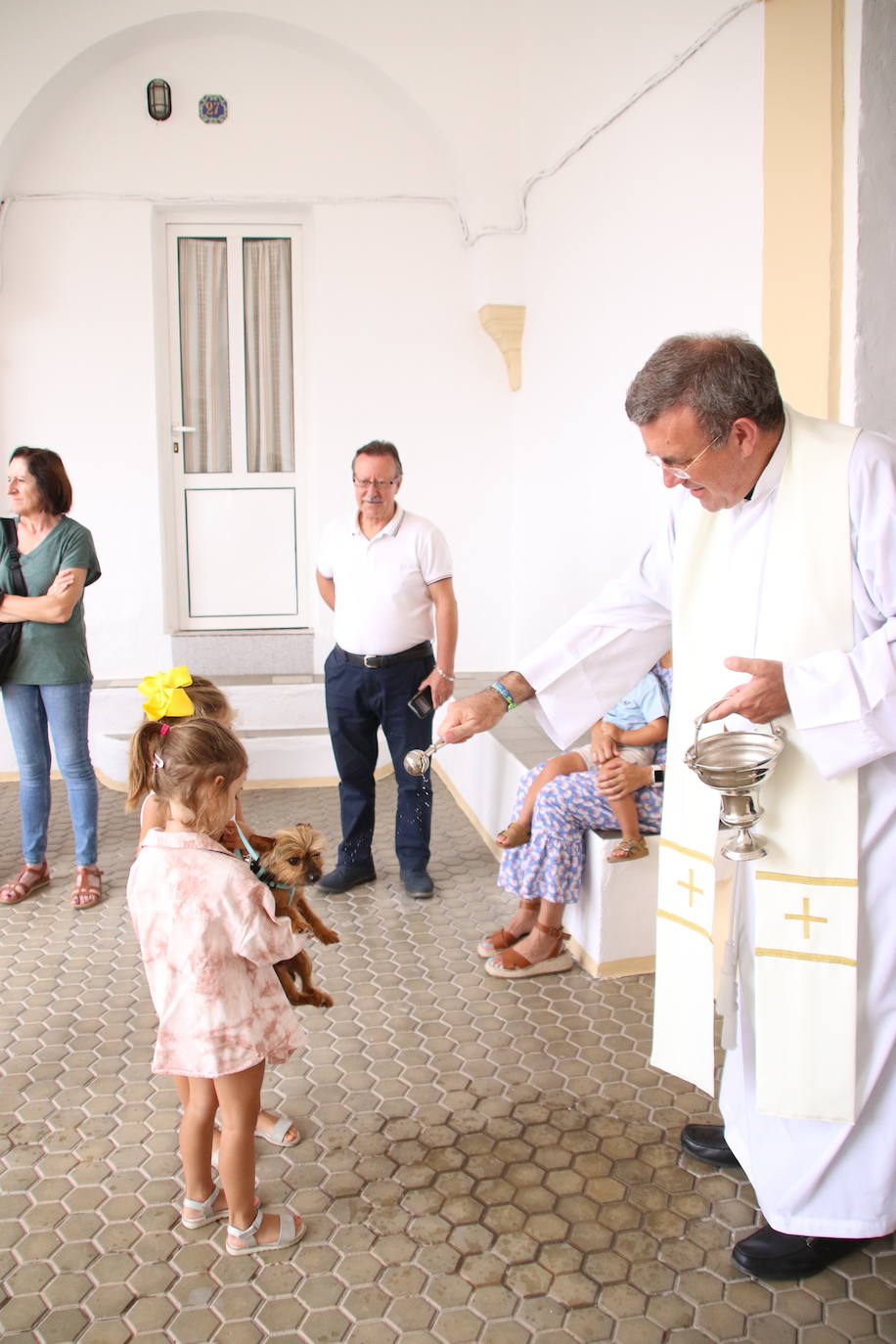 Fotos: La «velá» del barrio de San Roque continúa con la tradicional bendición de animales y los juegos infantiles