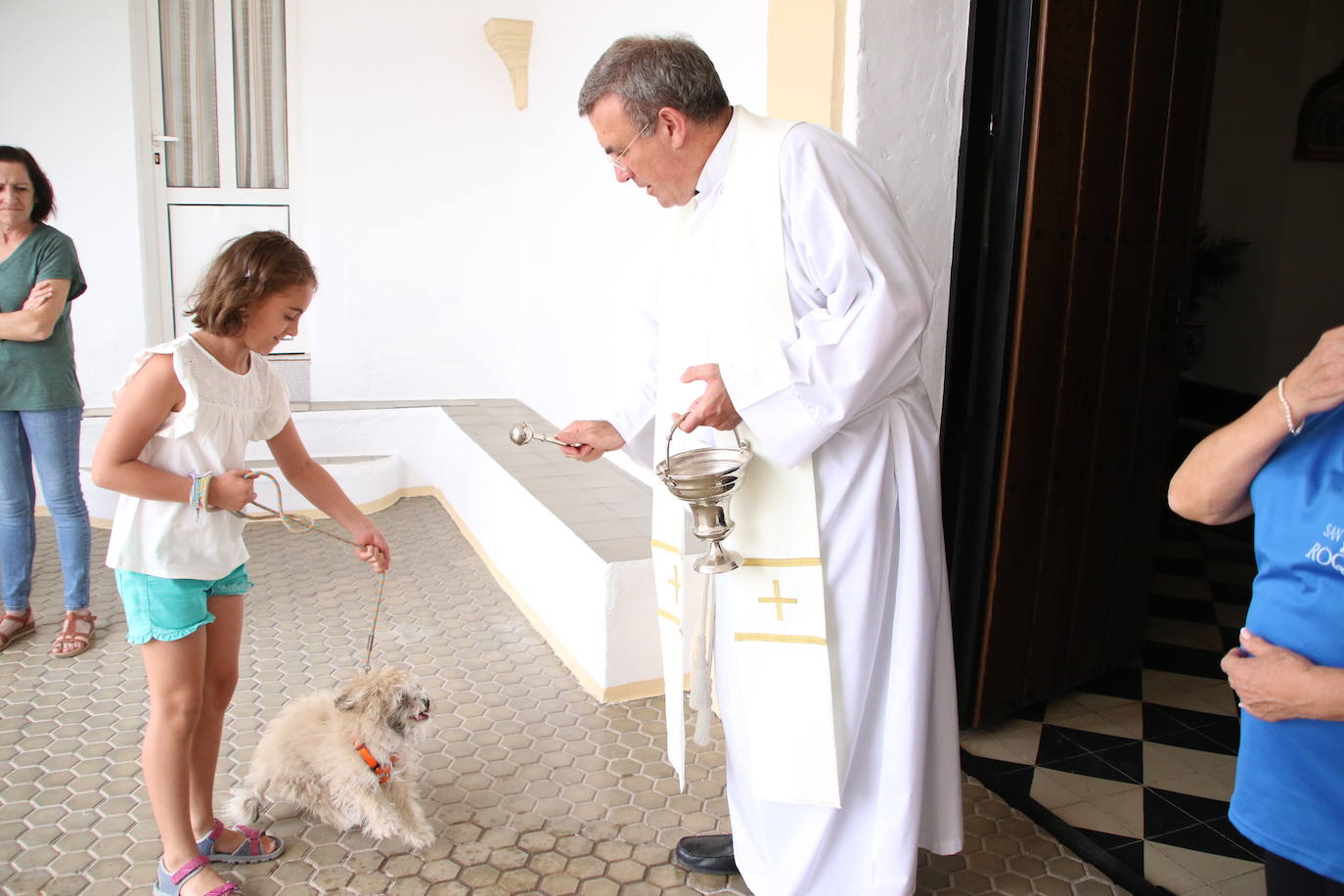 Fotos: La «velá» del barrio de San Roque continúa con la tradicional bendición de animales y los juegos infantiles