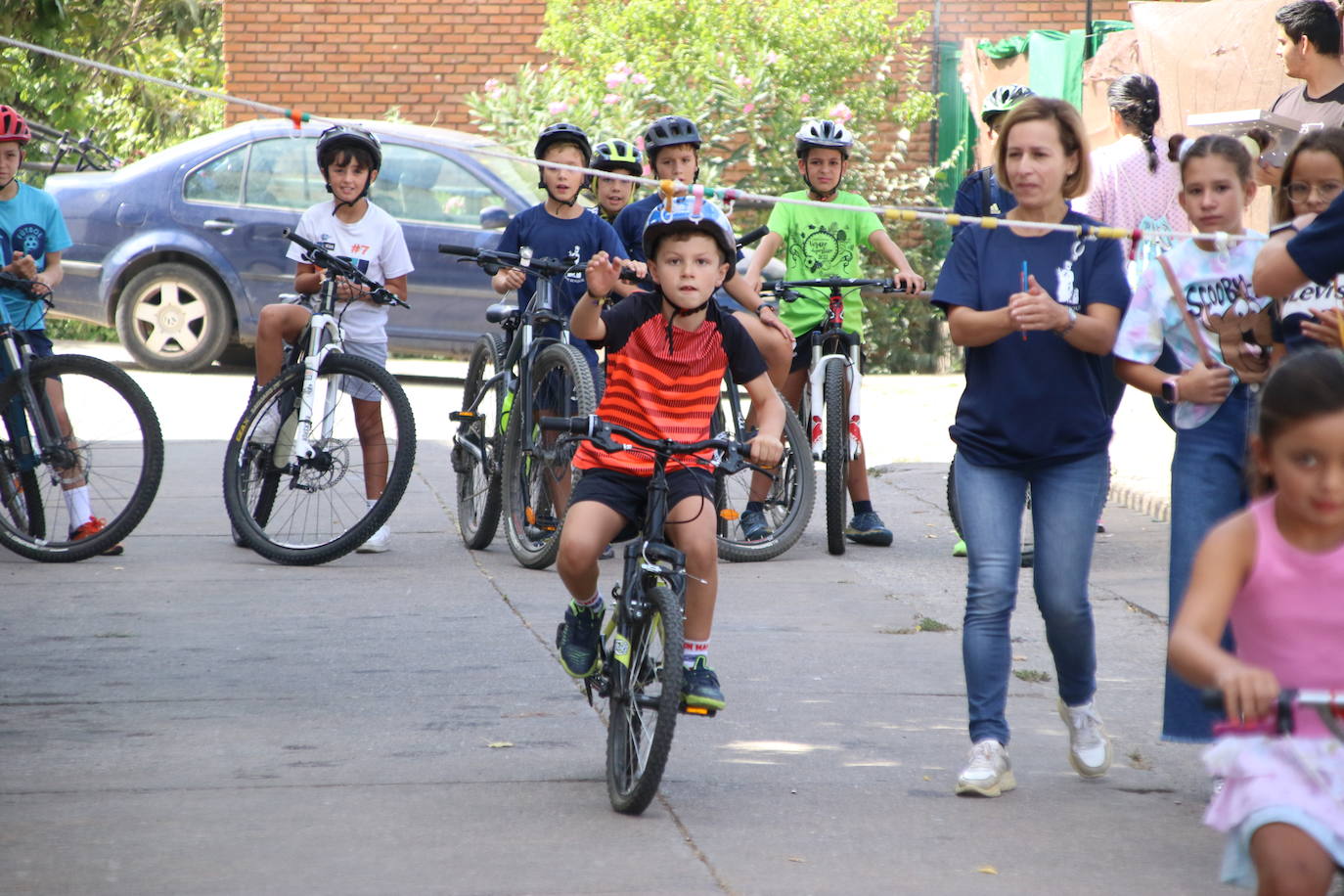 Fotos: La «velá» del barrio de San Roque continúa con la tradicional bendición de animales y los juegos infantiles