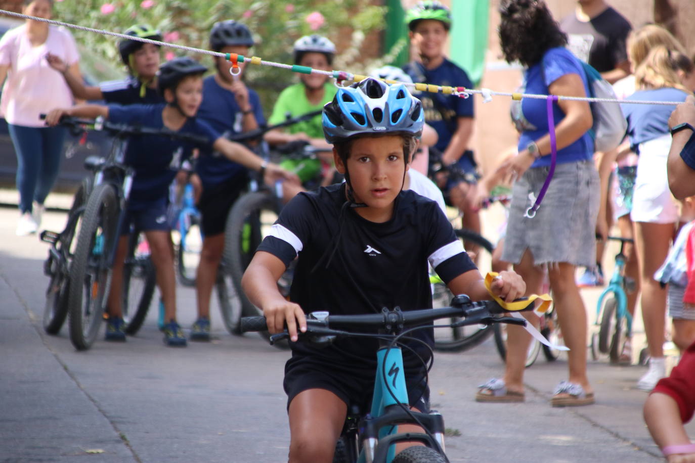 Fotos: La «velá» del barrio de San Roque continúa con la tradicional bendición de animales y los juegos infantiles