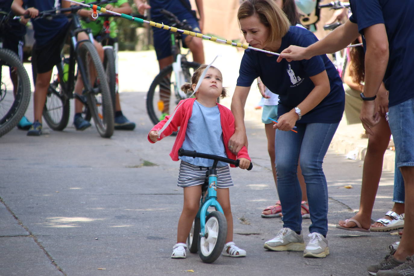 Fotos: La «velá» del barrio de San Roque continúa con la tradicional bendición de animales y los juegos infantiles