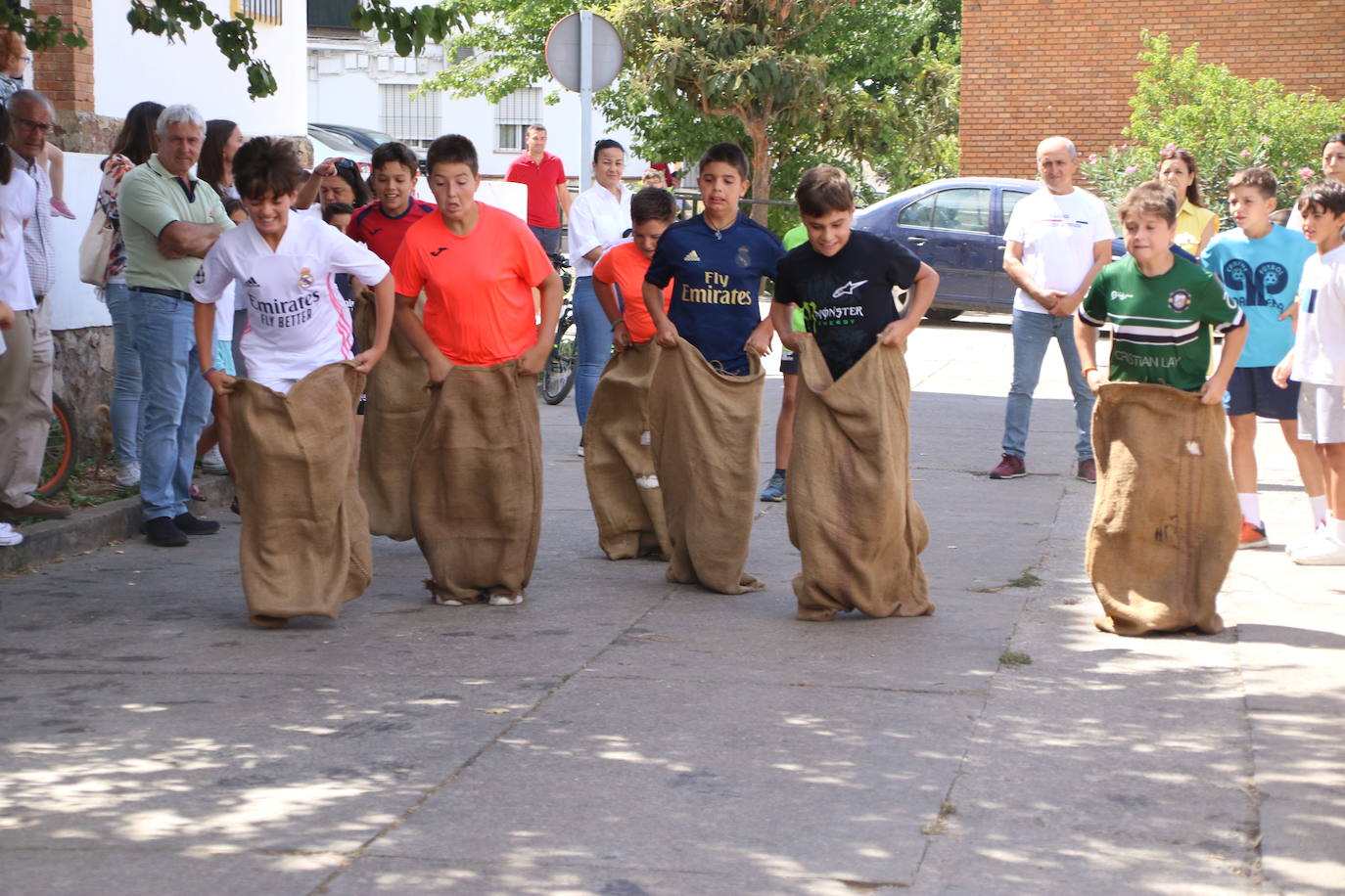Fotos: La «velá» del barrio de San Roque continúa con la tradicional bendición de animales y los juegos infantiles