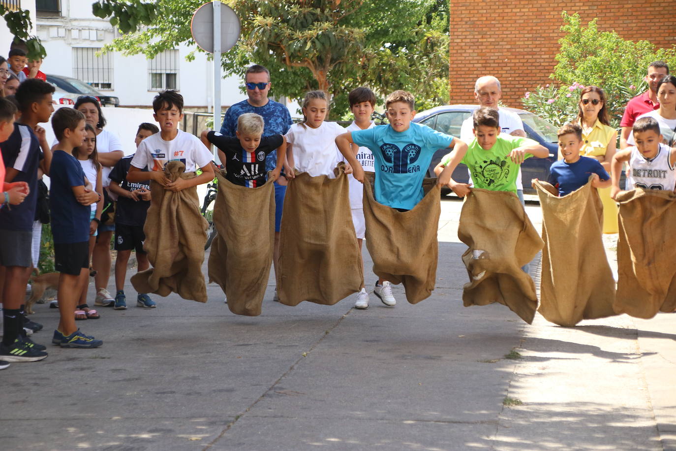 Fotos: La «velá» del barrio de San Roque continúa con la tradicional bendición de animales y los juegos infantiles