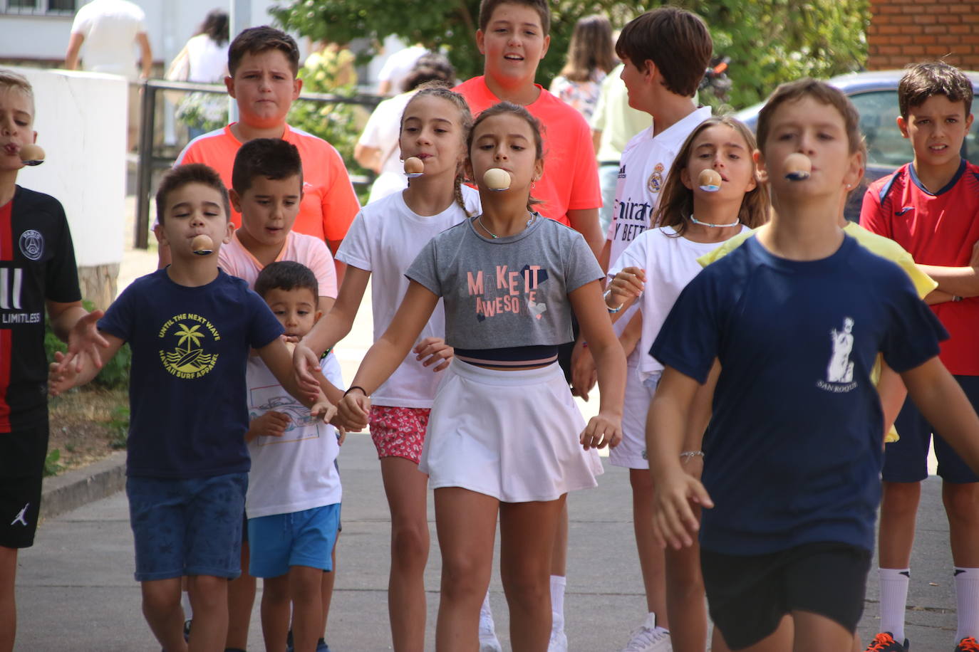 Fotos: La «velá» del barrio de San Roque continúa con la tradicional bendición de animales y los juegos infantiles