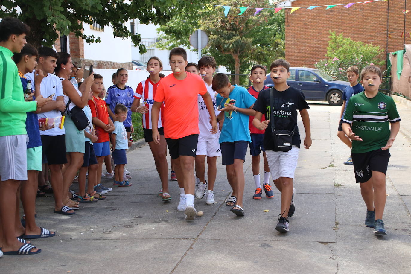 Fotos: La «velá» del barrio de San Roque continúa con la tradicional bendición de animales y los juegos infantiles