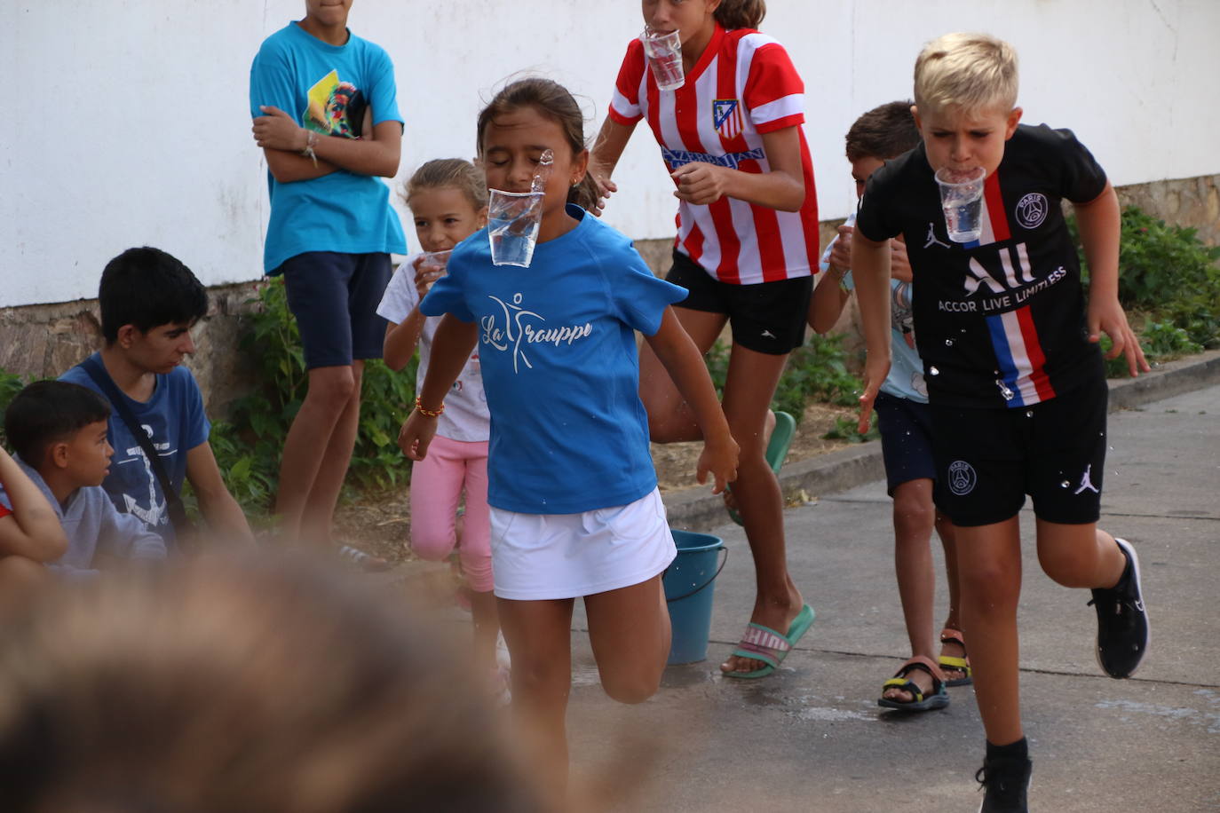 Fotos: La «velá» del barrio de San Roque continúa con la tradicional bendición de animales y los juegos infantiles