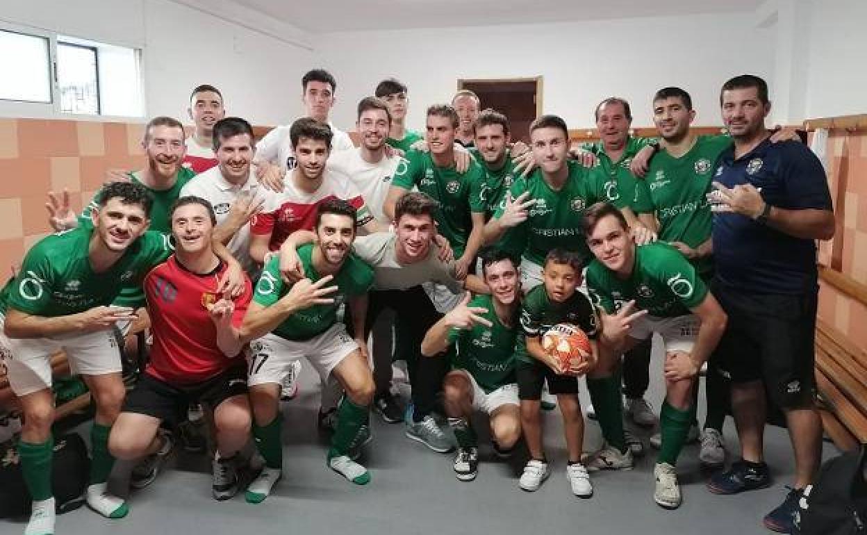 El Jerez festeja ayer el nuevo triunfo casero. 