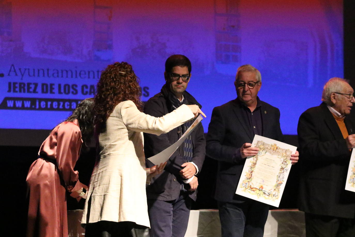 Fotos: Jerez conmemora los 40 años de ayuntamientos democráticos con un homenaje a las mujeres y hombres que han formado parte de la Corporación Municipal