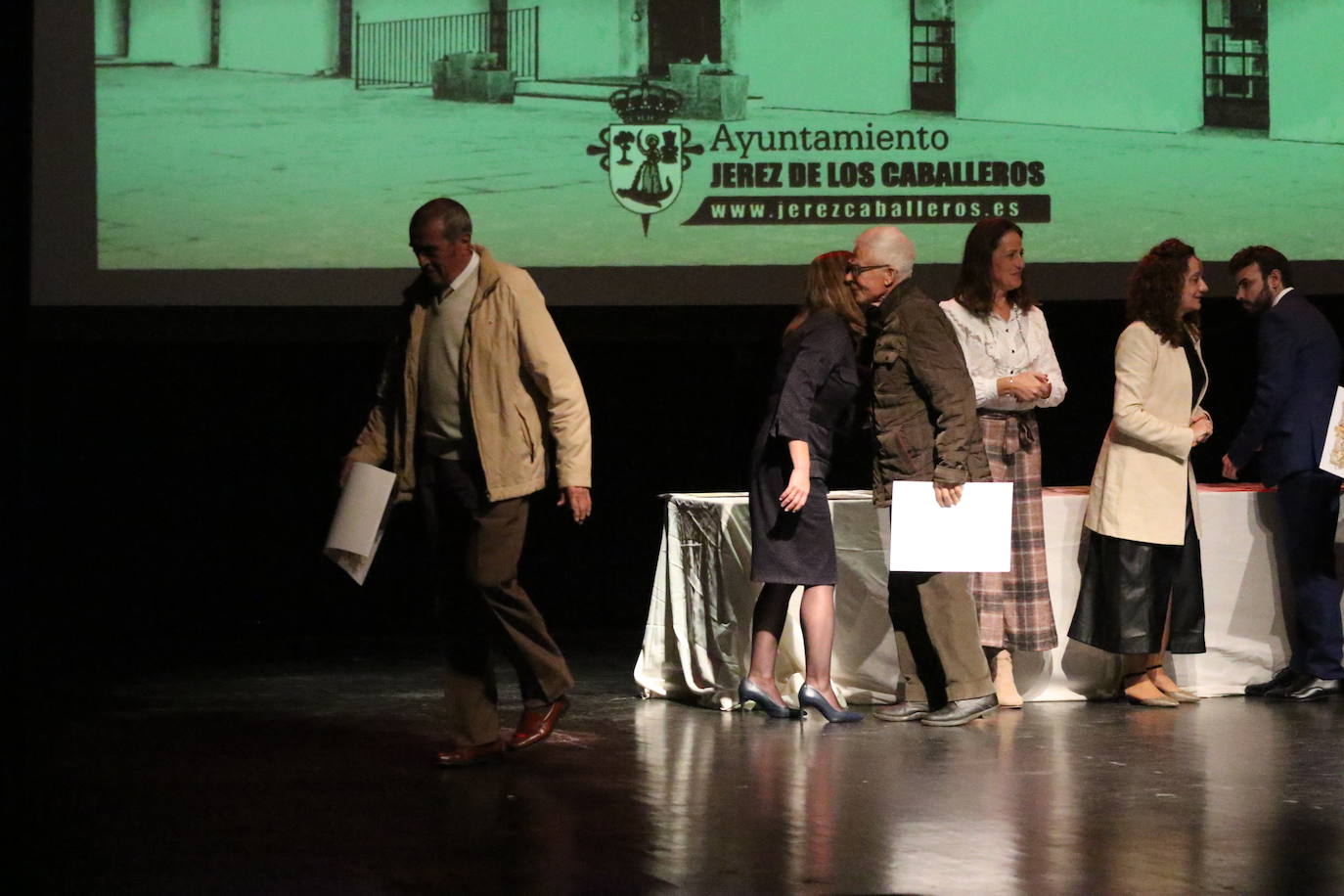 Fotos: Jerez conmemora los 40 años de ayuntamientos democráticos con un homenaje a las mujeres y hombres que han formado parte de la Corporación Municipal