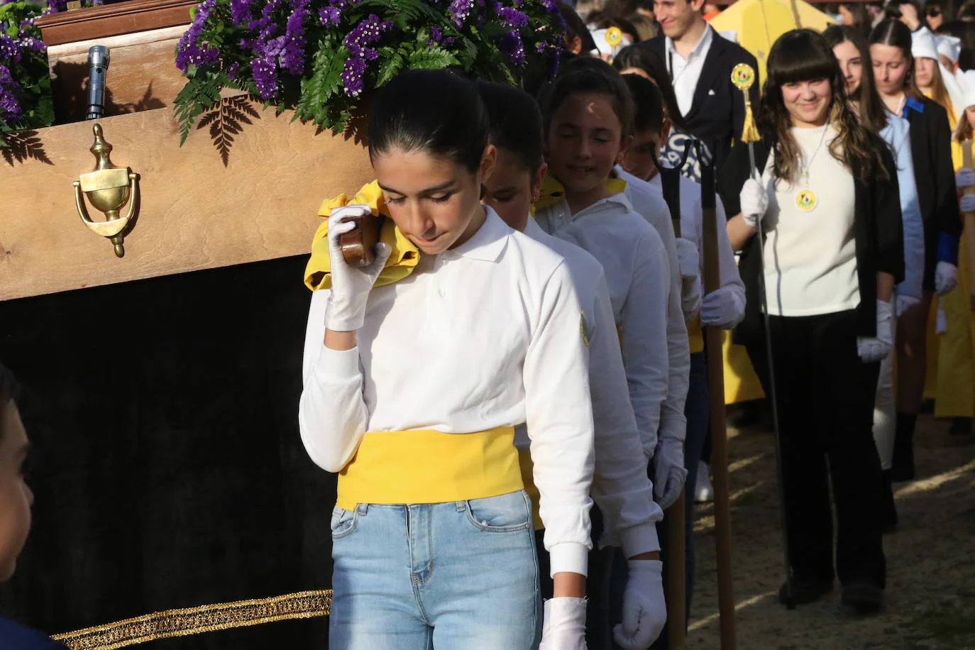 Fotogalería II: La Semana Santa infantil del CEIP «El Rodeo» vuelve a ensalzar el legado cofrade de Jerez de los Caballeros