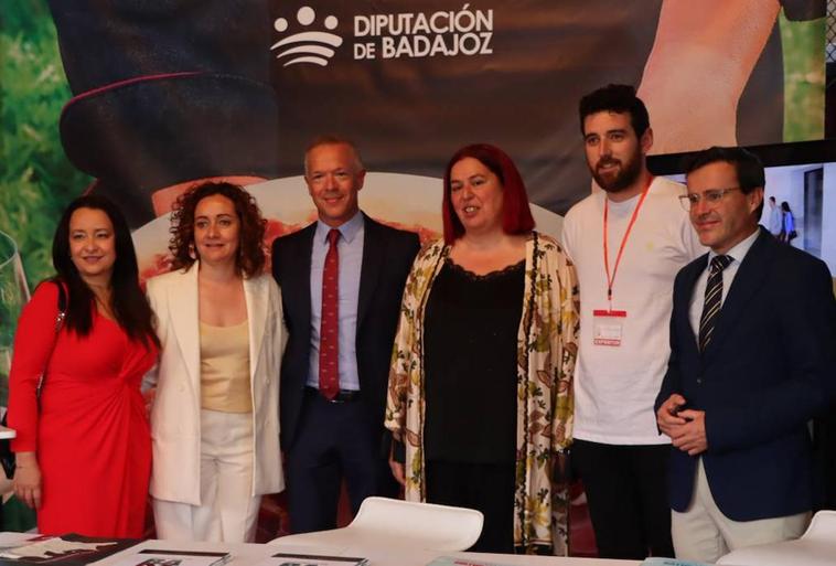 El presidente del Senado defiende el mayor esfuerzo en apoyo al sector del cerdo ibérico en la inauguración del XXXIII Salón del Jamón Ibérico