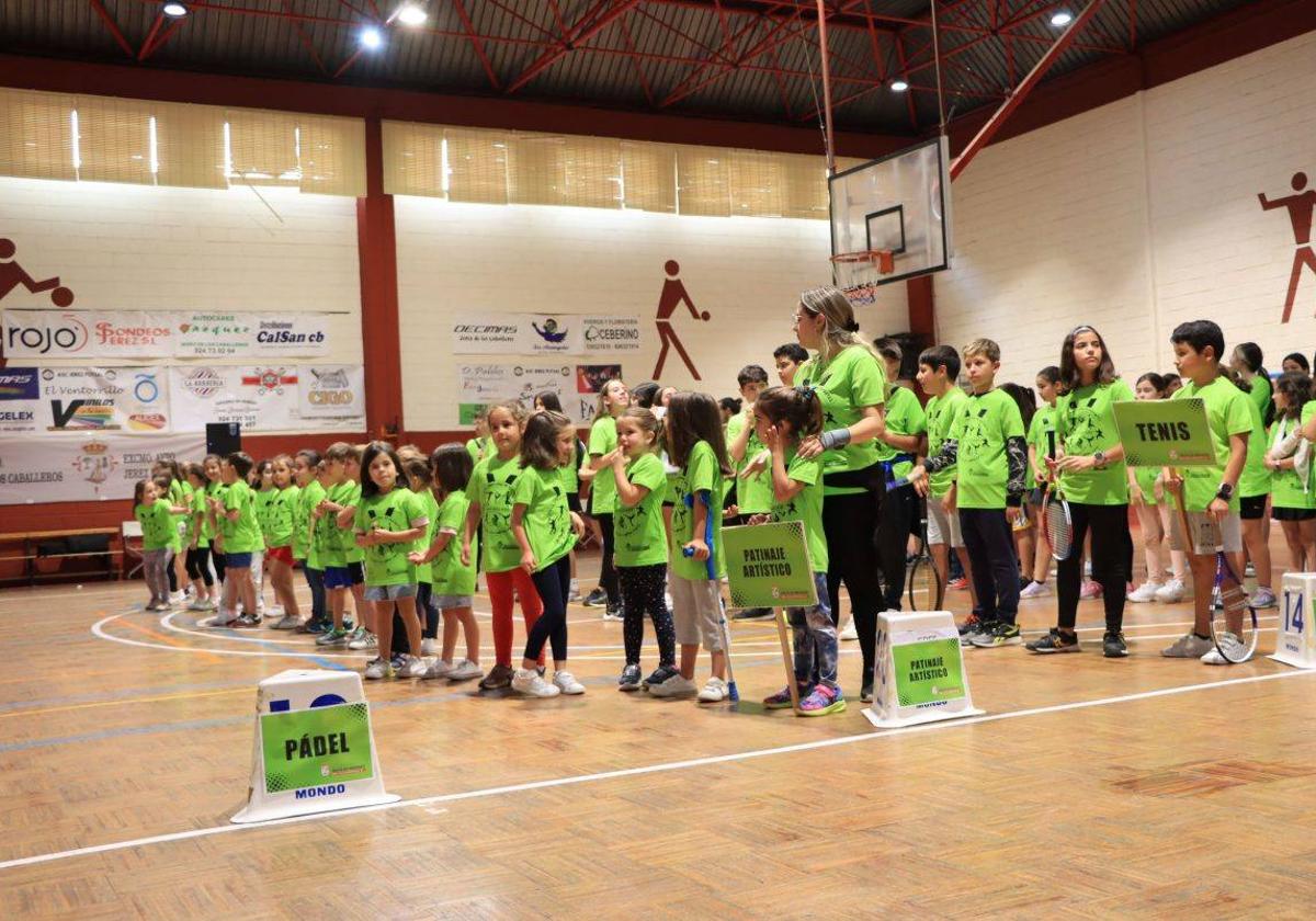 La Escuela Municipal de Deportes celebra su clausura del curso con la participación de unos 400 alumnos