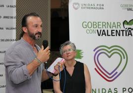 Juan Carlos Santana y María Jesús Povedano en el último acto de campaña