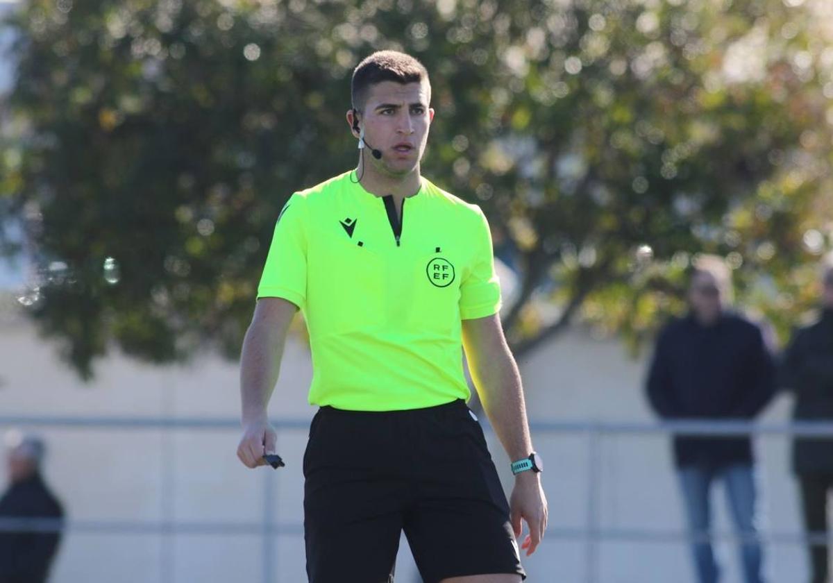El árbitro jerezano Ángel Caro Mogío asciende a Segunda División RFEF