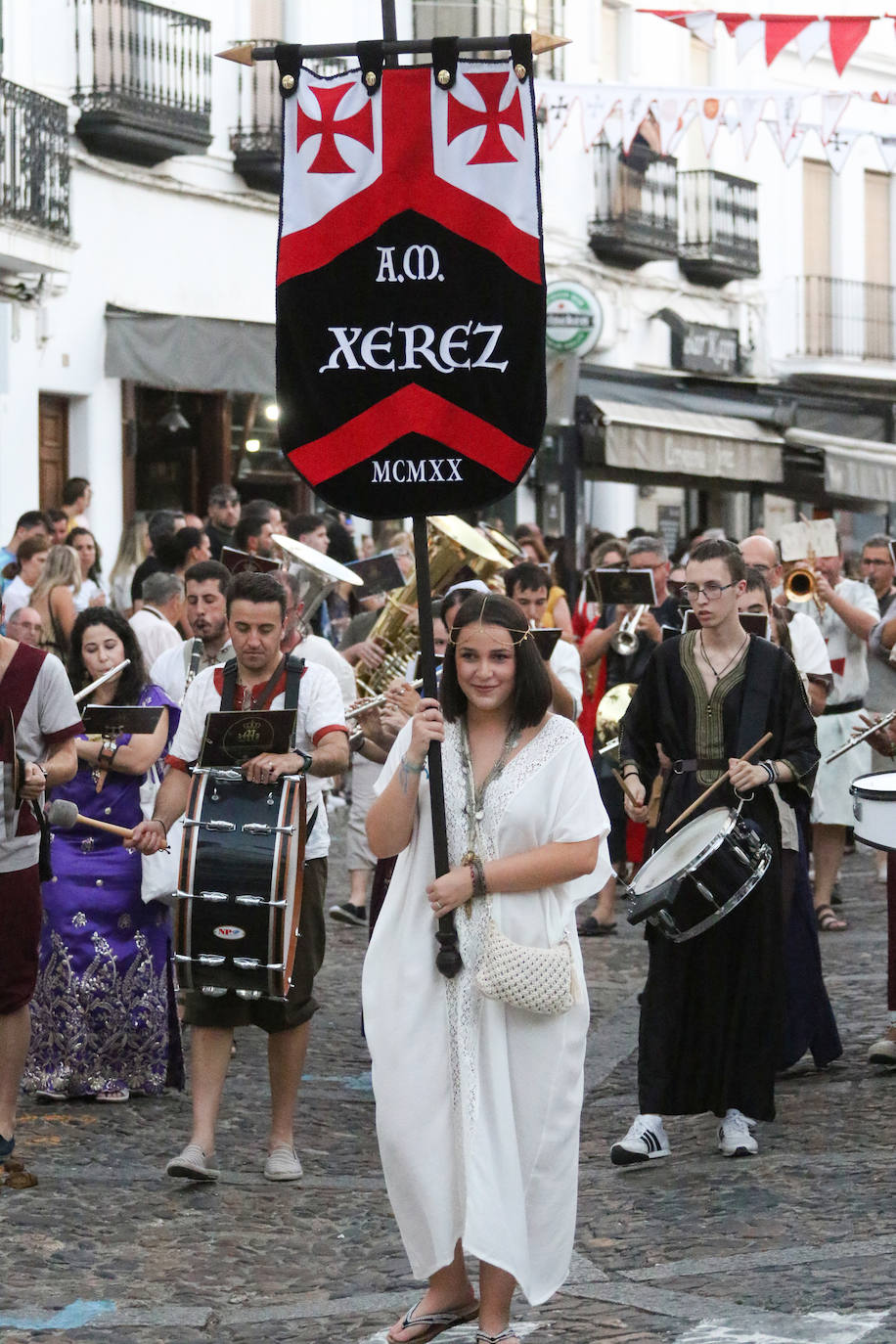 Desfile inaugural del XX Festival Templario de Jerez de los Caballeros, en imágenes