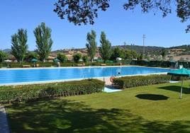 La piscina municipal amplía su horario de cierre por las altas temperaturas