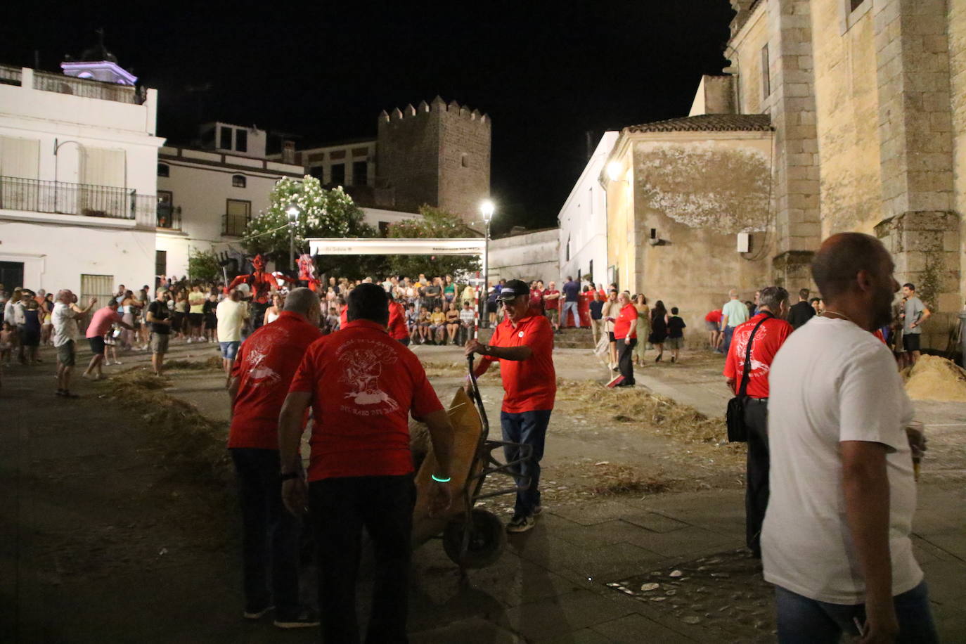 La «Quema del rabo del diablo», en imágenes
