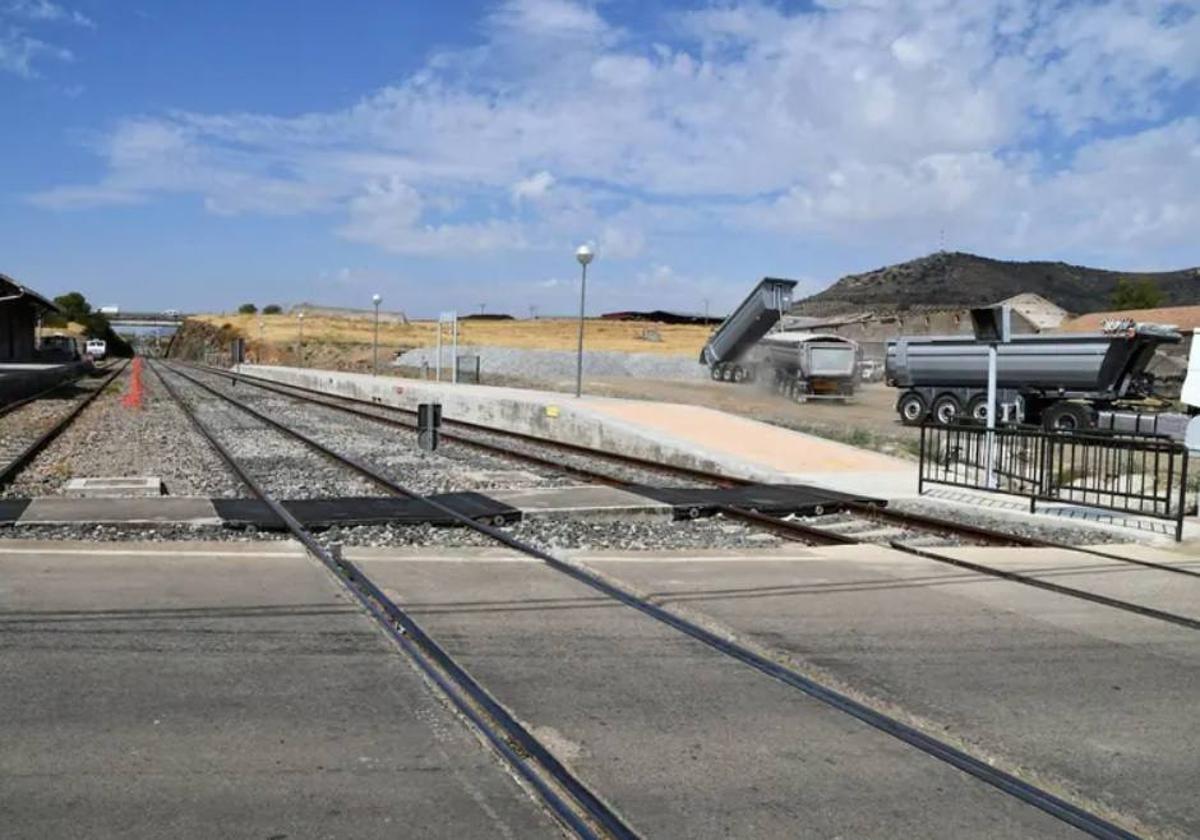 Adif mejorará el nivel de protección de quince pasos a nivel de la región
