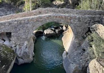 El pequeño puente romano de Brovales que se salva de un derrumbe anunciado