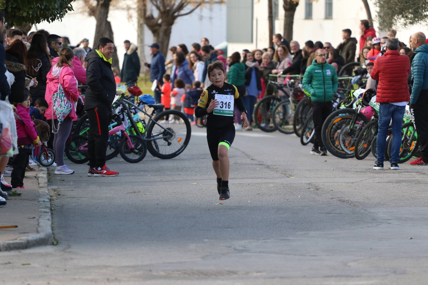 Fotos: Éxito de participación en el II Duatlón Cross Infantil La Bazana 2023