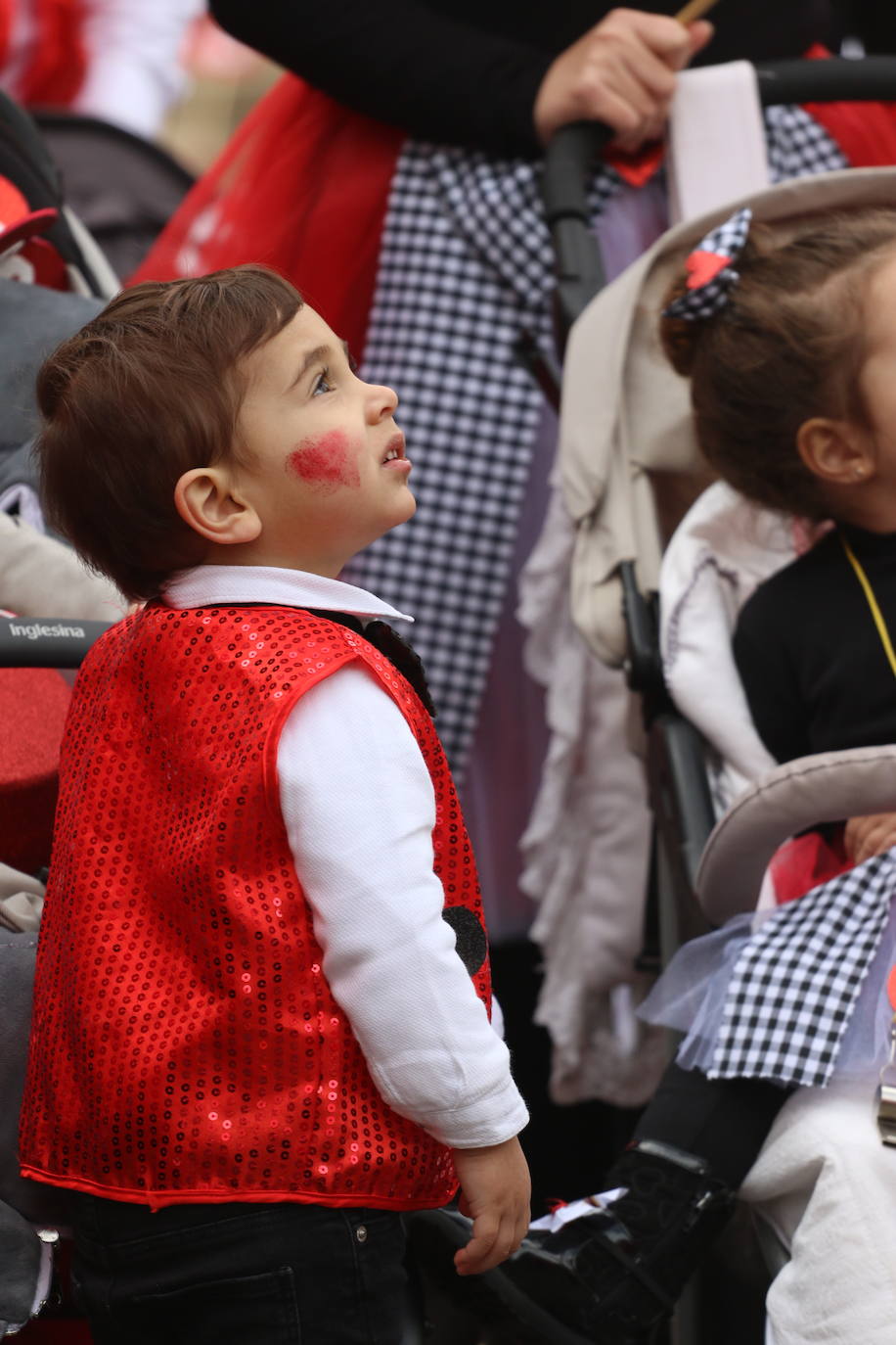 Fotos: Arranca el Carnaval en Jerez de los Caballeros con el desfile de los centros educativos