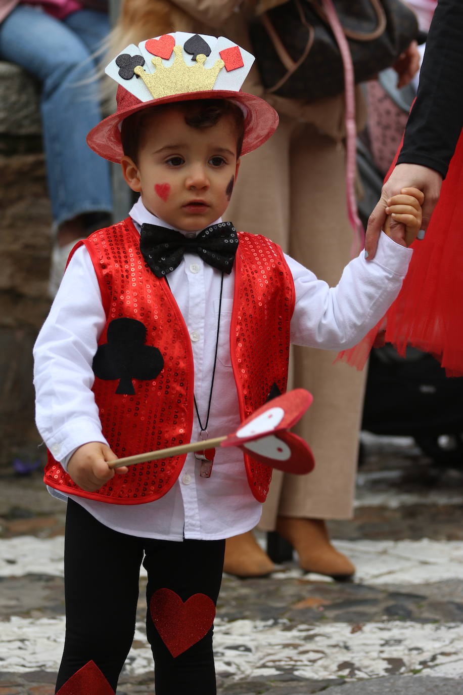 Fotos: Arranca el Carnaval en Jerez de los Caballeros con el desfile de los centros educativos