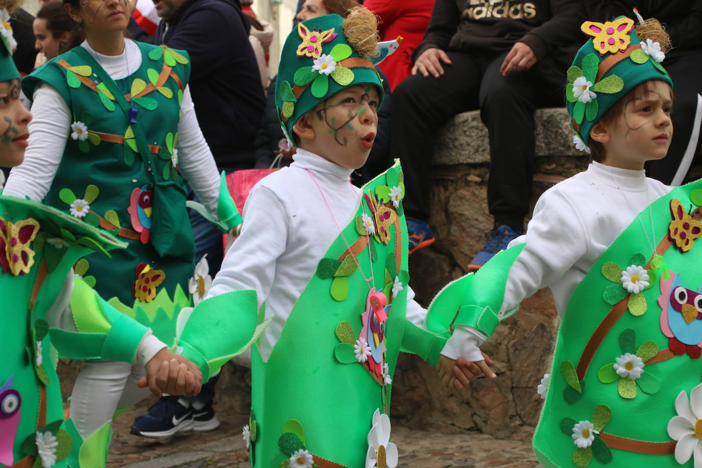 Fotos: Arranca el Carnaval en Jerez de los Caballeros con el desfile de los centros educativos