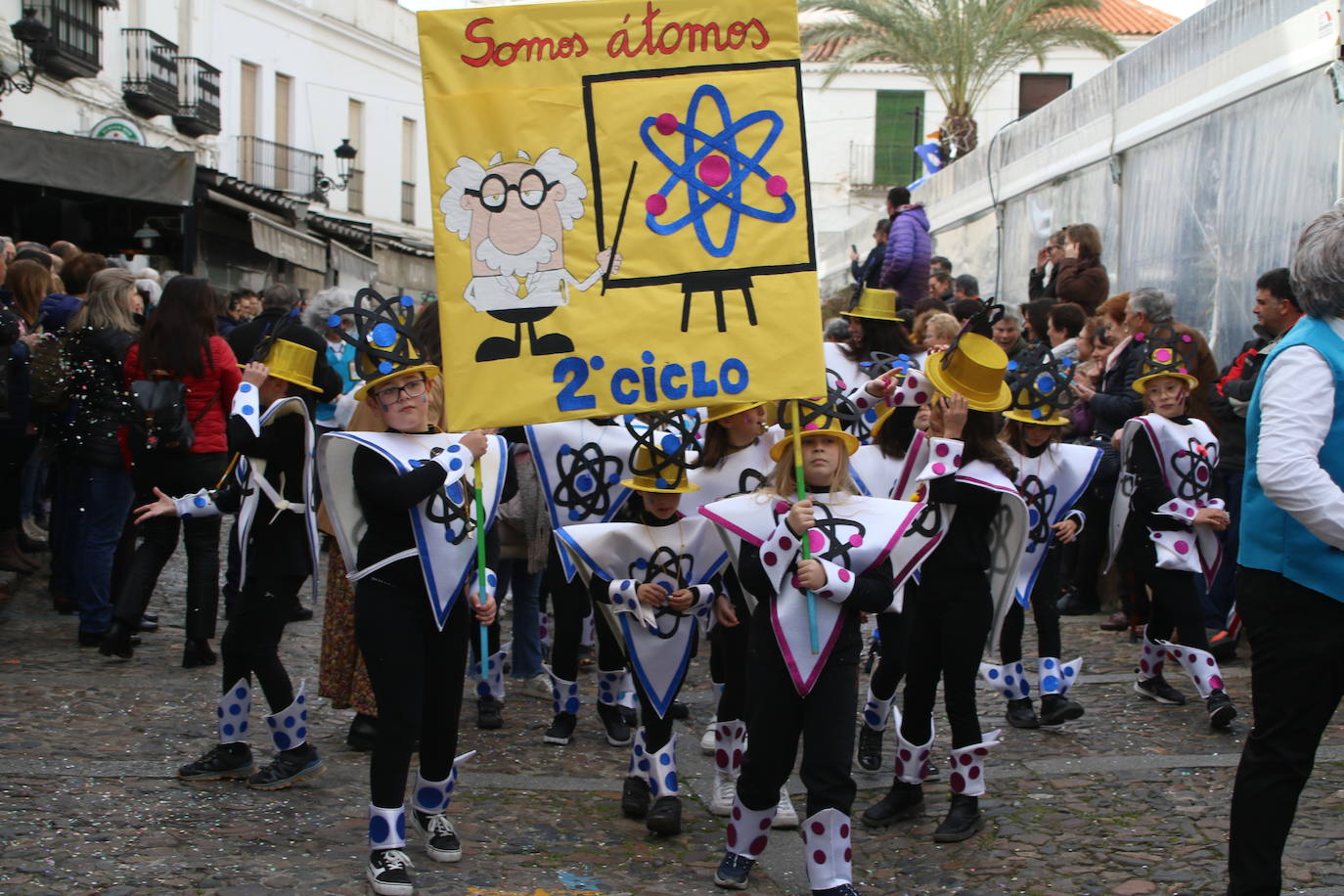 Fotos: Arranca el Carnaval en Jerez de los Caballeros con el desfile de los centros educativos