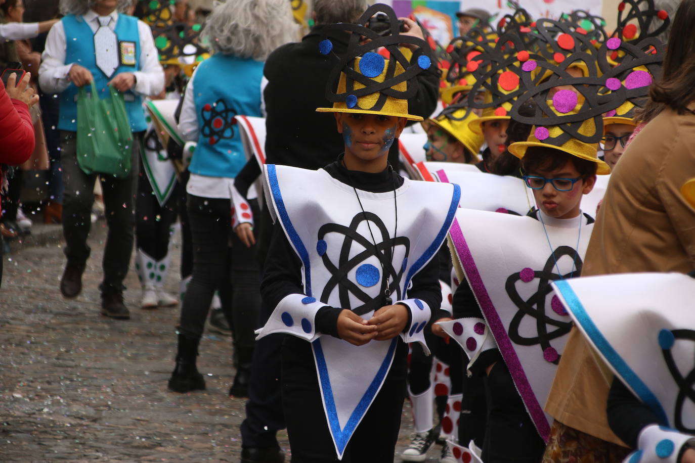 Fotos: Arranca el Carnaval en Jerez de los Caballeros con el desfile de los centros educativos