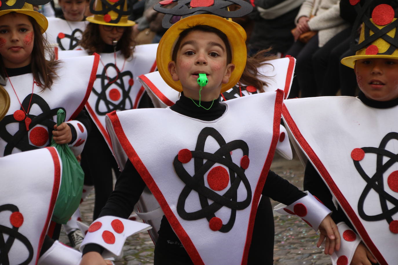 Fotos: Arranca el Carnaval en Jerez de los Caballeros con el desfile de los centros educativos