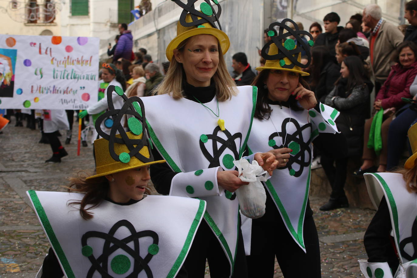 Fotos: Arranca el Carnaval en Jerez de los Caballeros con el desfile de los centros educativos