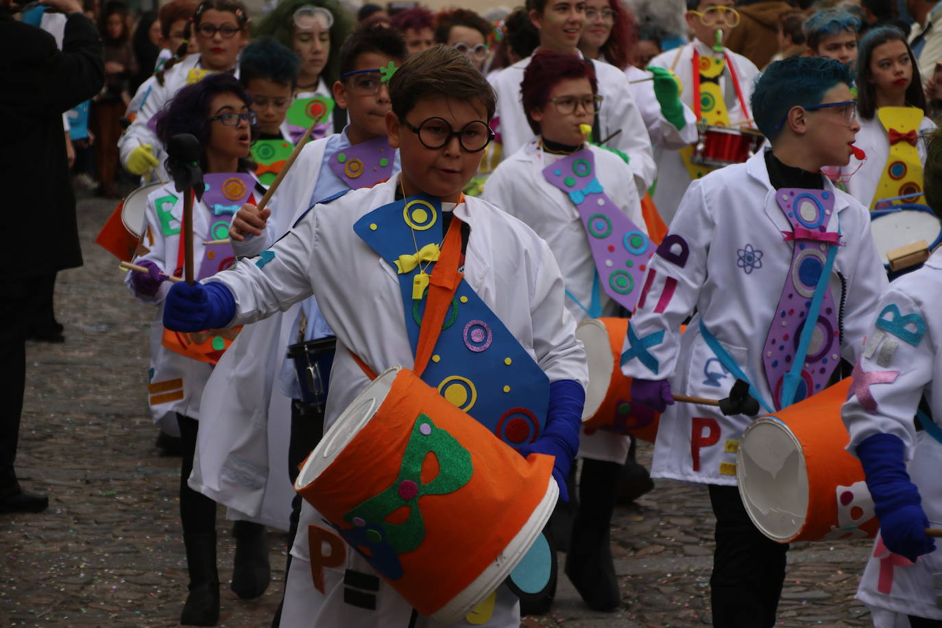 Fotos: Arranca el Carnaval en Jerez de los Caballeros con el desfile de los centros educativos