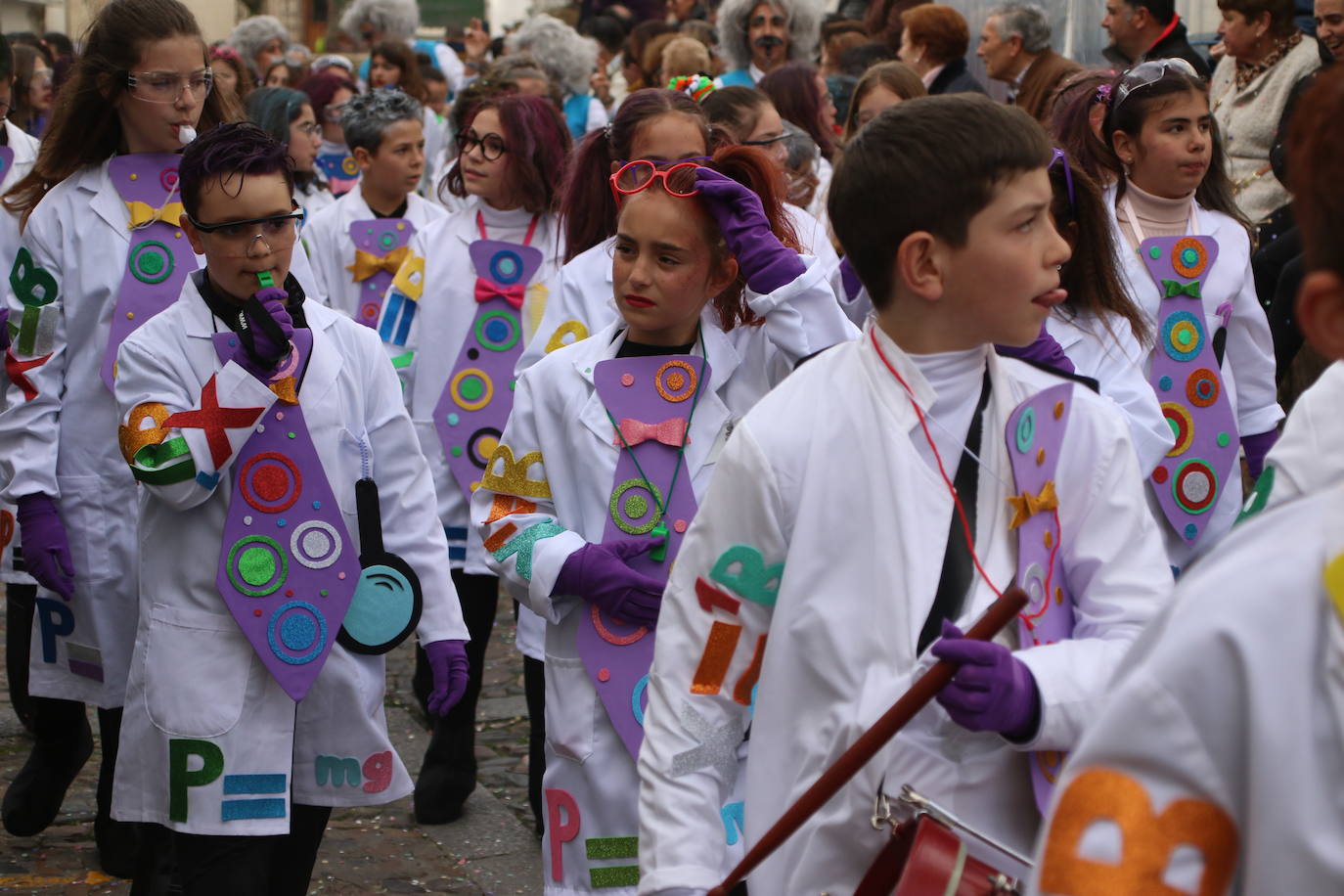 Fotos: Arranca el Carnaval en Jerez de los Caballeros con el desfile de los centros educativos