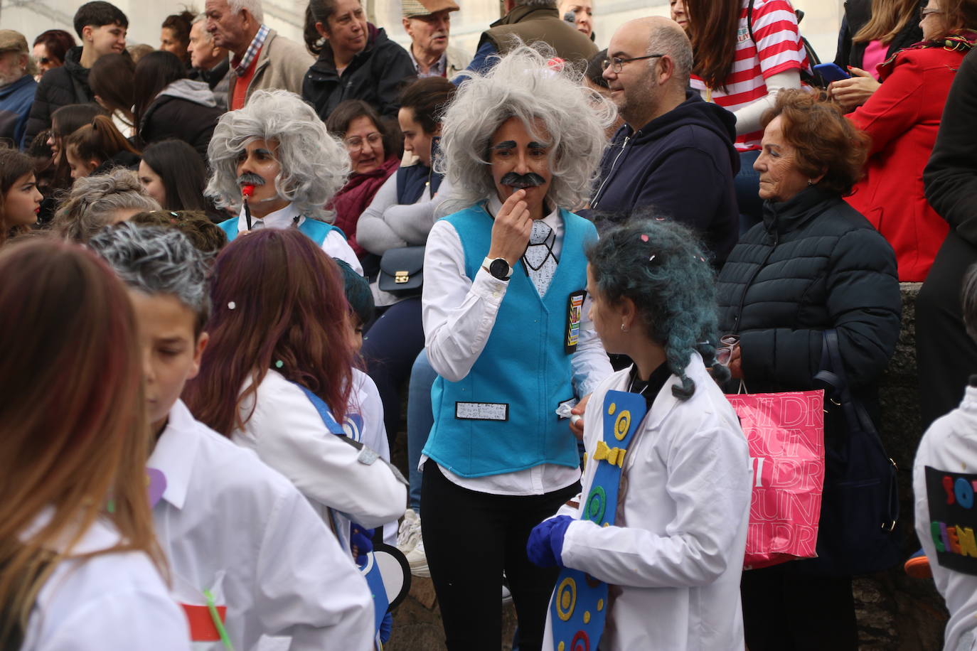 Fotos: Arranca el Carnaval en Jerez de los Caballeros con el desfile de los centros educativos