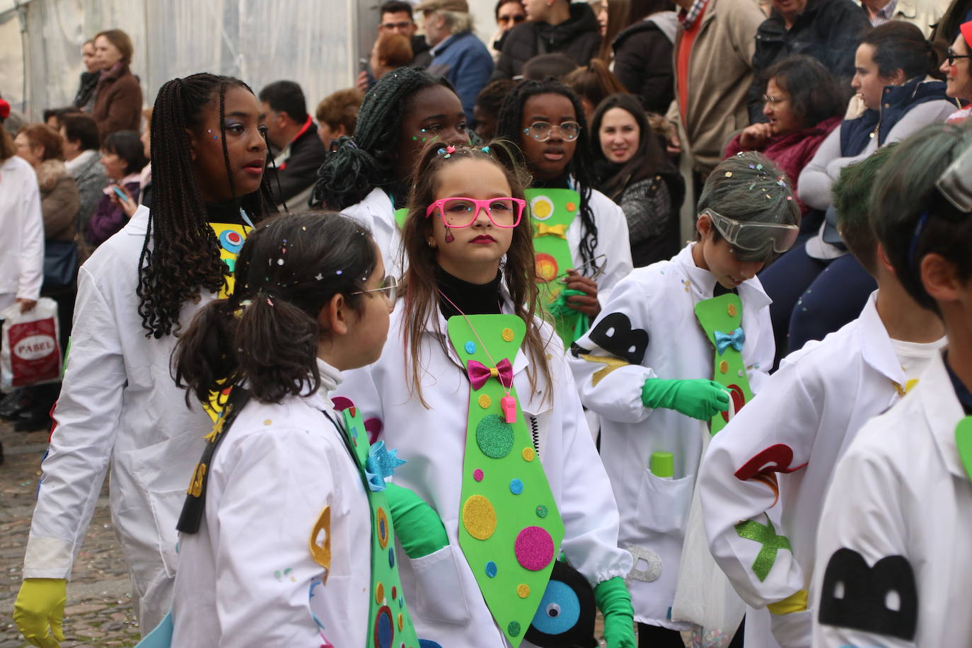 Fotos: Arranca el Carnaval en Jerez de los Caballeros con el desfile de los centros educativos