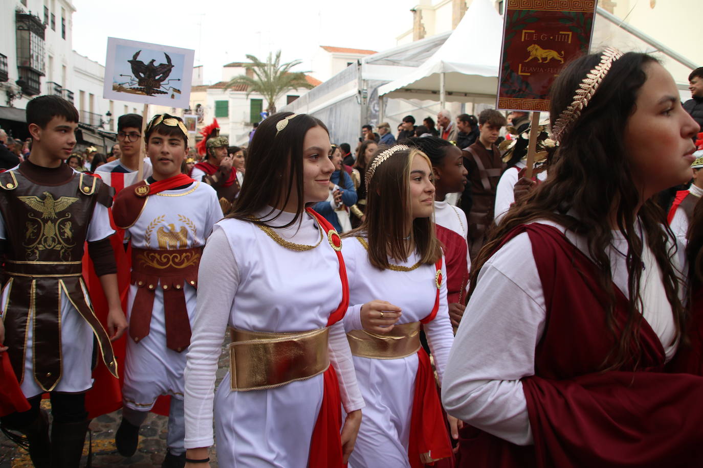 Fotos: Arranca el Carnaval en Jerez de los Caballeros con el desfile de los centros educativos