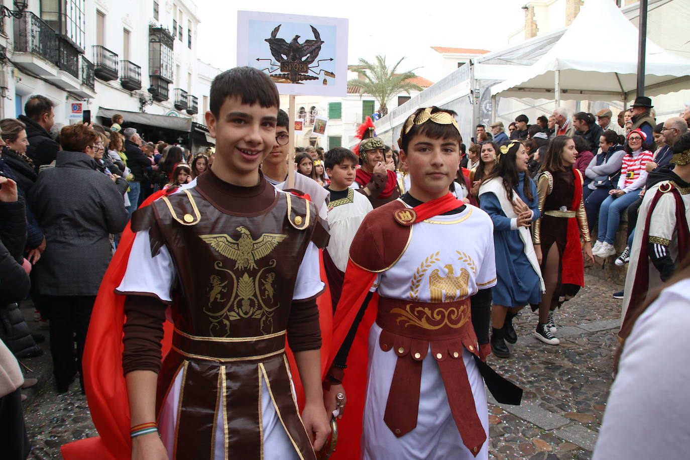 Fotos: Arranca el Carnaval en Jerez de los Caballeros con el desfile de los centros educativos
