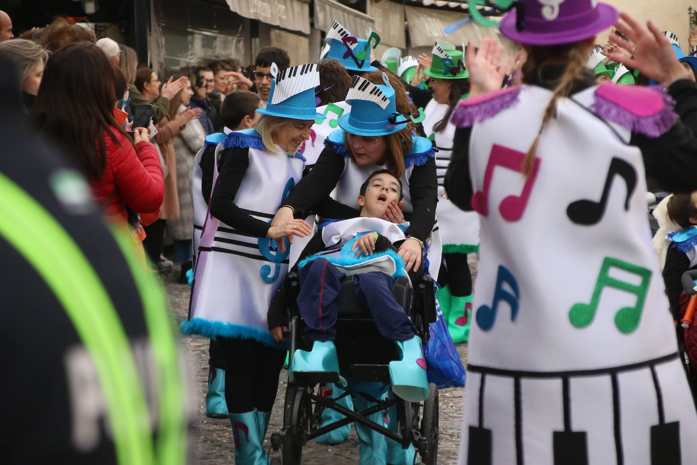 Fotos: Arranca el Carnaval en Jerez de los Caballeros con el desfile de los centros educativos