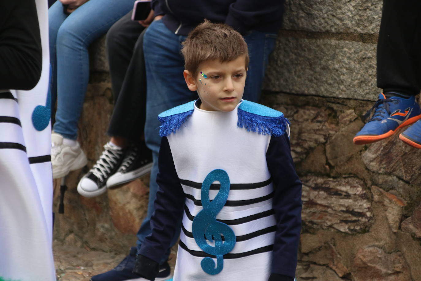 Fotos: Arranca el Carnaval en Jerez de los Caballeros con el desfile de los centros educativos
