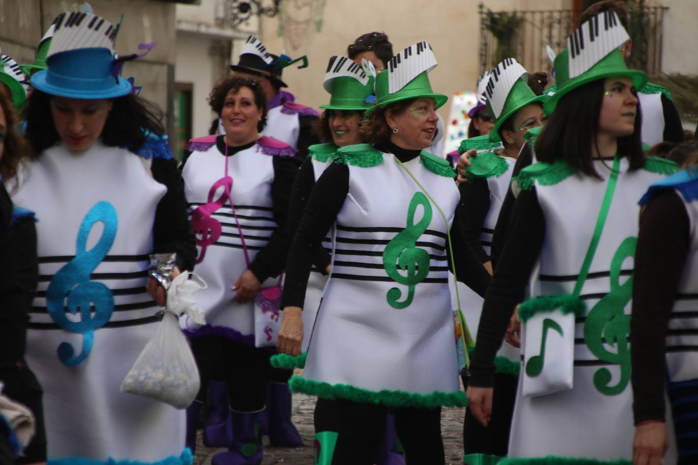 Fotos: Arranca el Carnaval en Jerez de los Caballeros con el desfile de los centros educativos