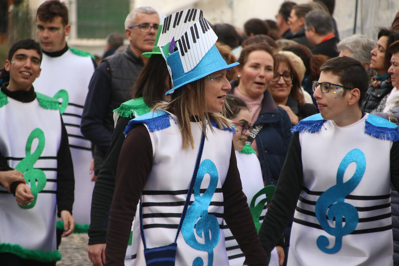 Fotos: Arranca el Carnaval en Jerez de los Caballeros con el desfile de los centros educativos