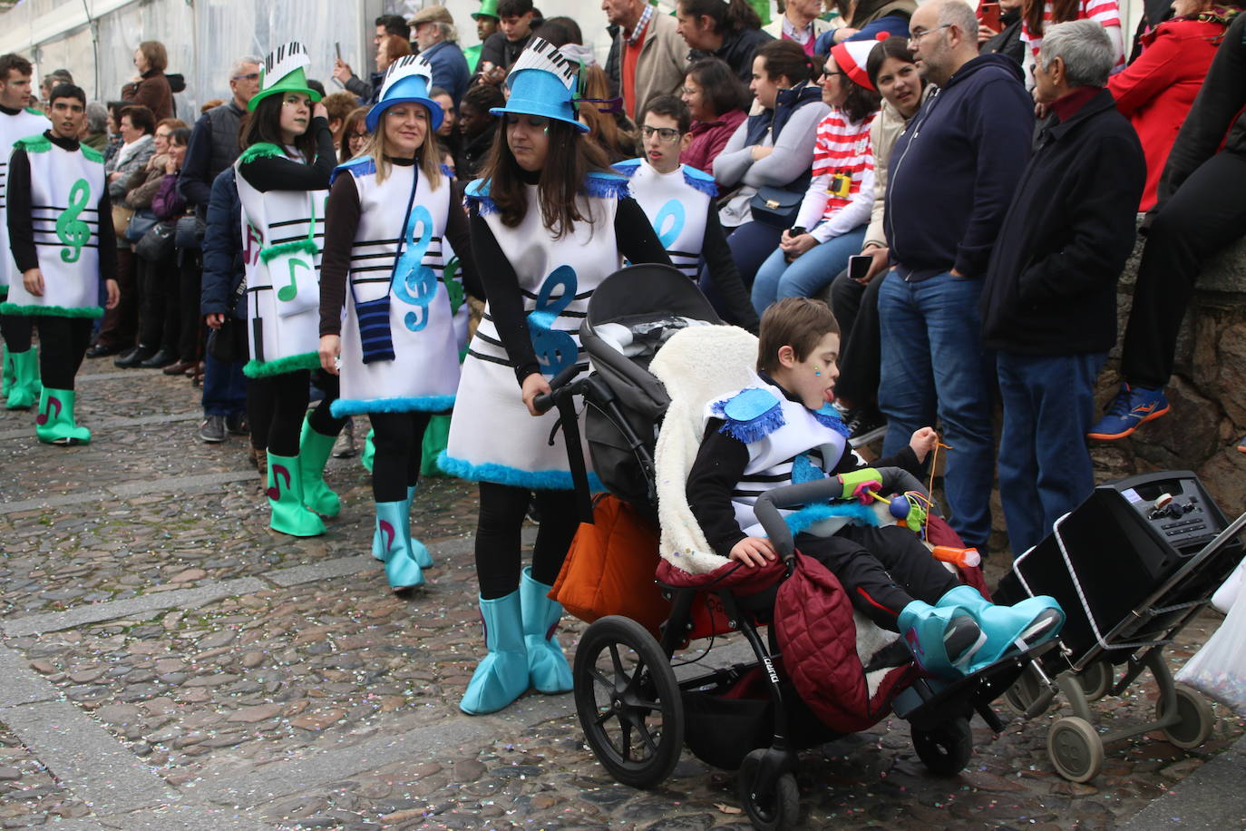 Fotos: Arranca el Carnaval en Jerez de los Caballeros con el desfile de los centros educativos